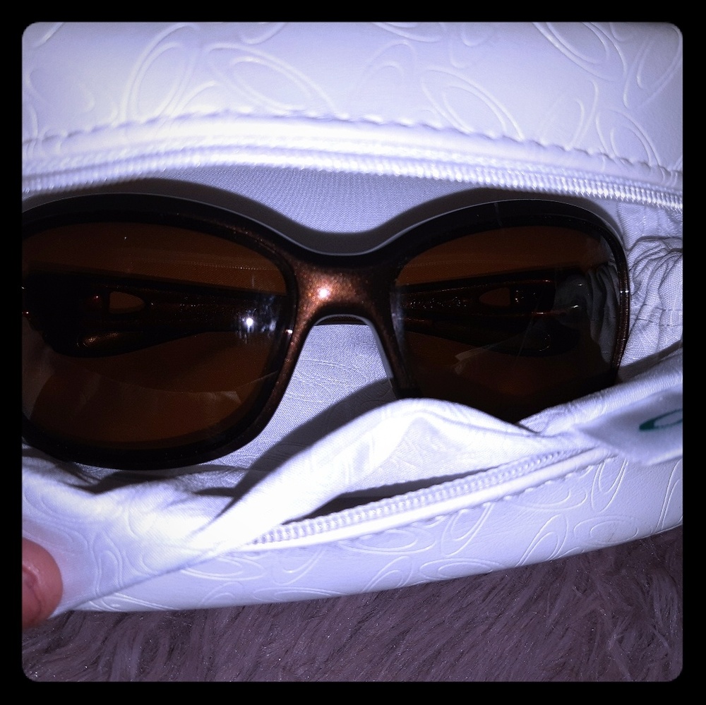 Oakleys with case